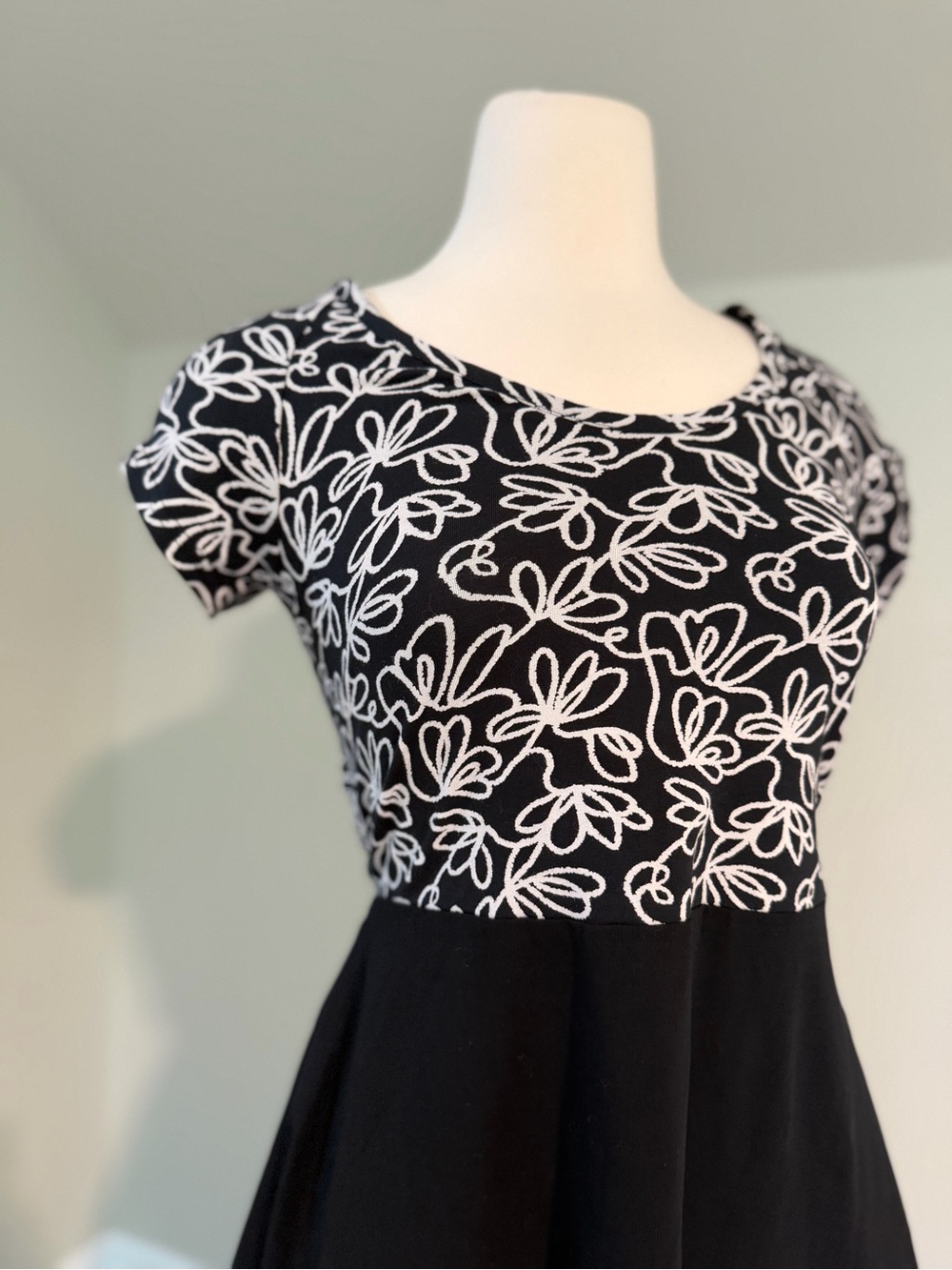 NWT Pact Dress - Organic Cotton, Floral, Criss Cross Back, Short Sleeve - Picture 5 of 13